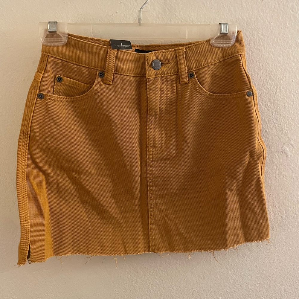 Size 25 but there’s not a 25 option on posh mark so it’s listed 24